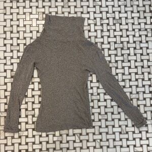 Elegant Gray Long Sleeve Turtleneck Top